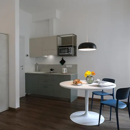 Piazza Giotti 8 Apartmanhotel